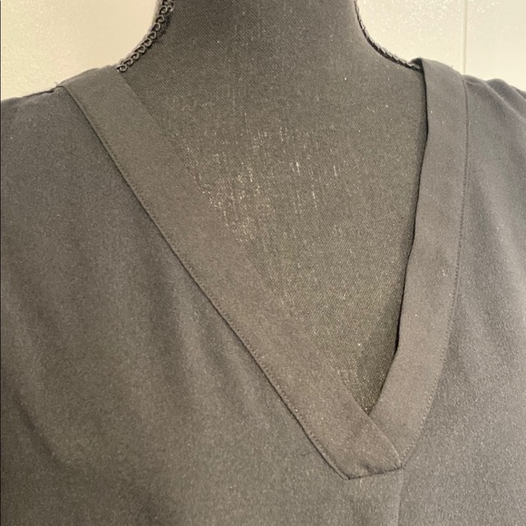 Banana Republic Blouse V-Neck Cap Sleeve Mixed Media Minimalist Black Size Large - Picture 10 of 13